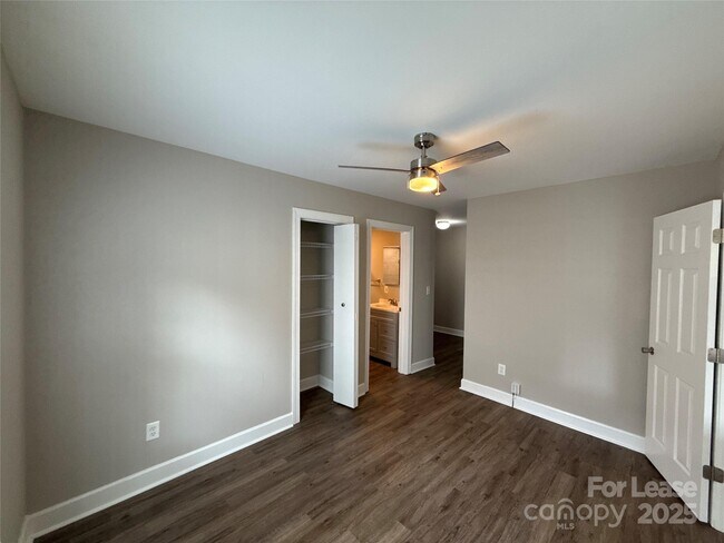 Building Photo - 707 Grandin Rd
