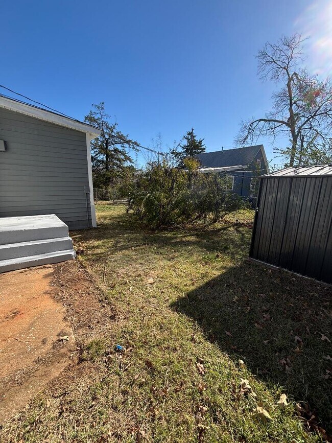 Building Photo - 1301 S Scullin Ave