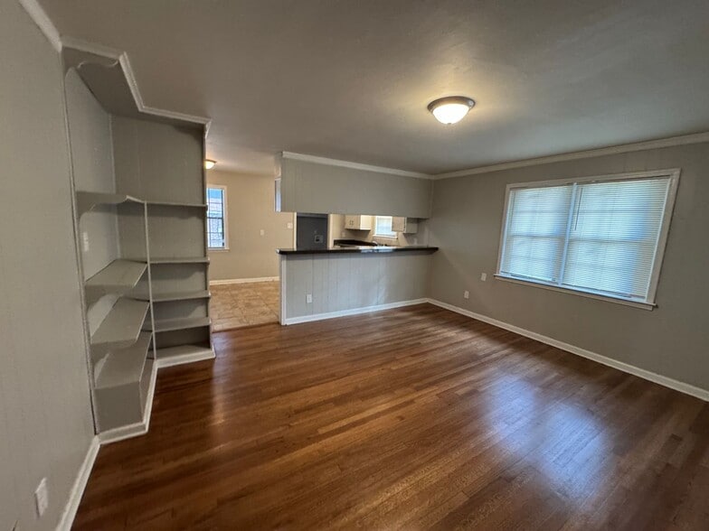 Building Photo - 1961 Croydon Ave