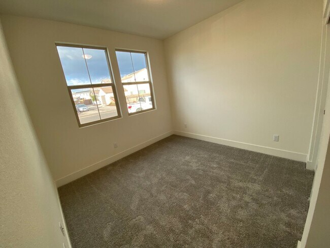 Building Photo - Newer home in Rancho Cordova near Labyrint...