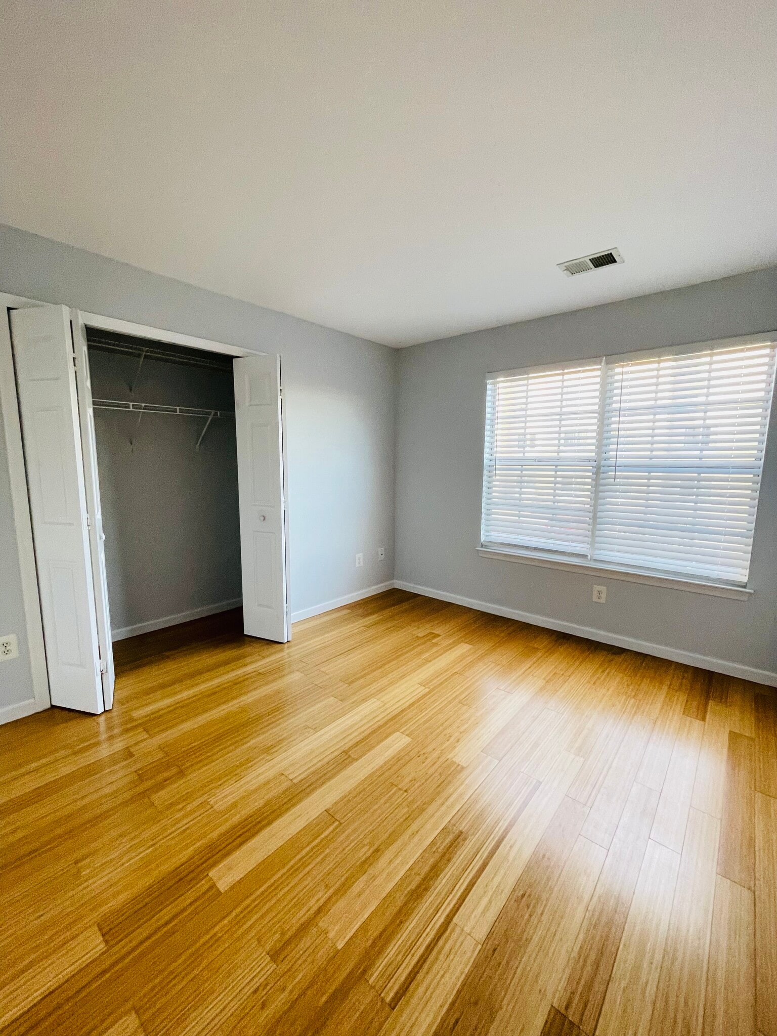 bedroom 2 - 6423 Richmond Hwy