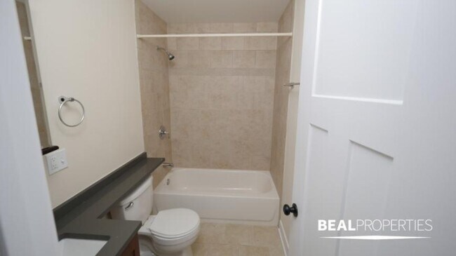 Building Photo - 1 bedroom in CHICAGO IL 60614