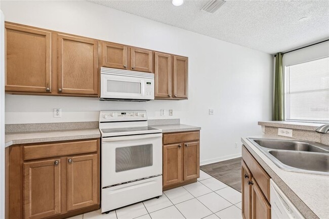 Building Photo - 571 Shoreham Ct NE