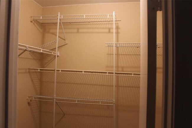 Building Photo - 16111 Aspenglen Dr