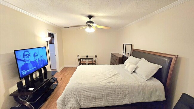 Building Photo - 536 NW 45th St