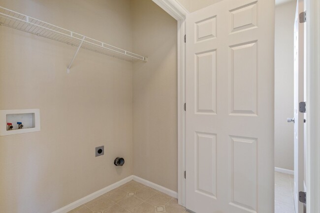 Building Photo - Double Primary Suite Townhome 2 bed, 2.5 b...