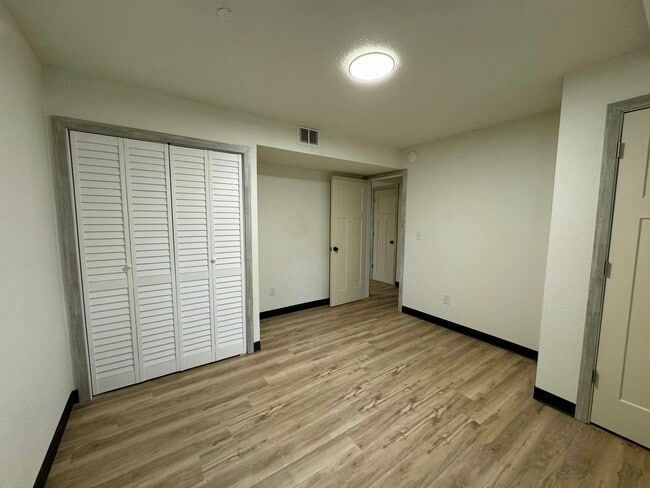 Building Photo - 831 Silver St