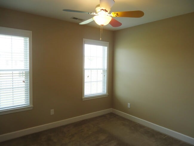 Building Photo - 108 Preswick Dr