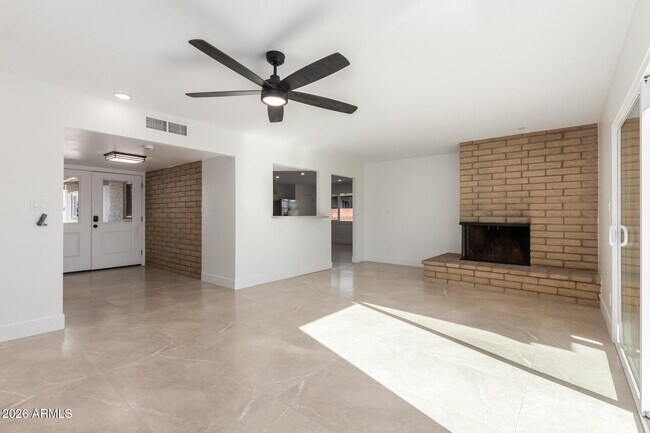 Building Photo - 1103 E Palmcroft Dr