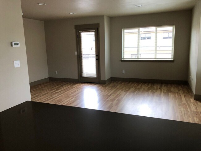 Building Photo - 150 E 15th Ave