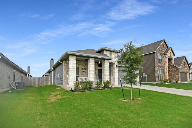 Building Photo - 3/2 in MIDWAY ISD!!