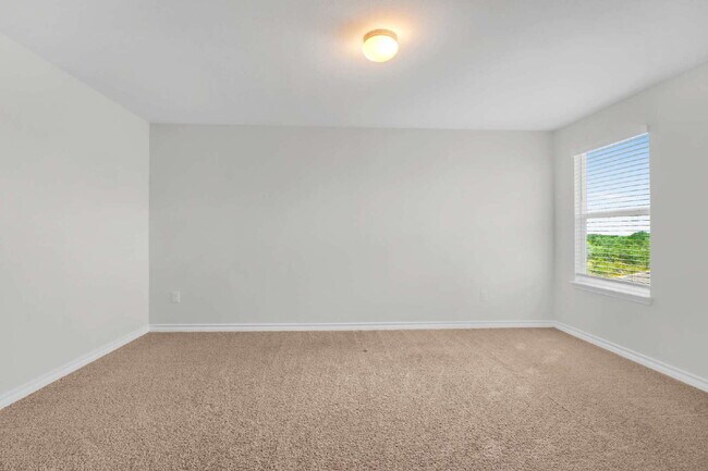 Building Photo - "Spacious 5-Bedroom Sanctuary with 2.5 Bat...