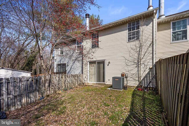 Building Photo - 1635 Forest Park Dr