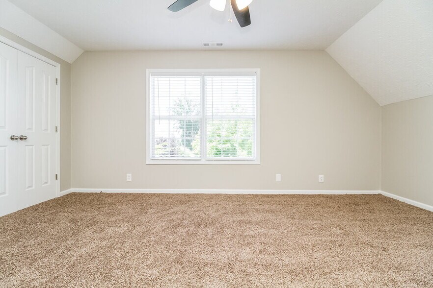 Building Photo - 1733 Kinsale Ave