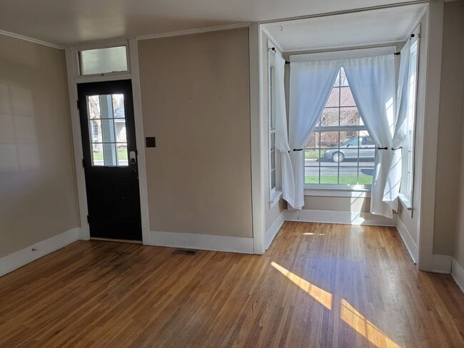 Building Photo - 2010 1st St