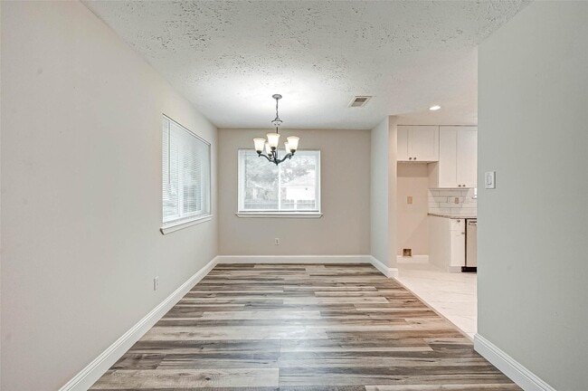 Building Photo - 6802 Glenray Dr