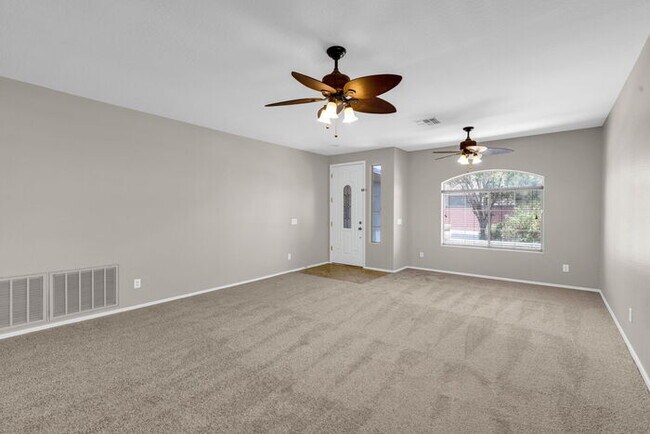 Building Photo - 2032 S Sabrina