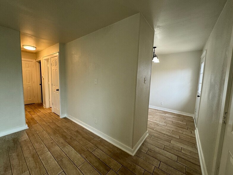 Building Photo - 2316 Andover Dr