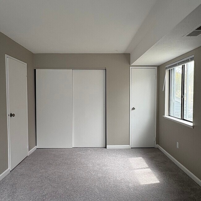 Building Photo - 57 Village Brook Ln