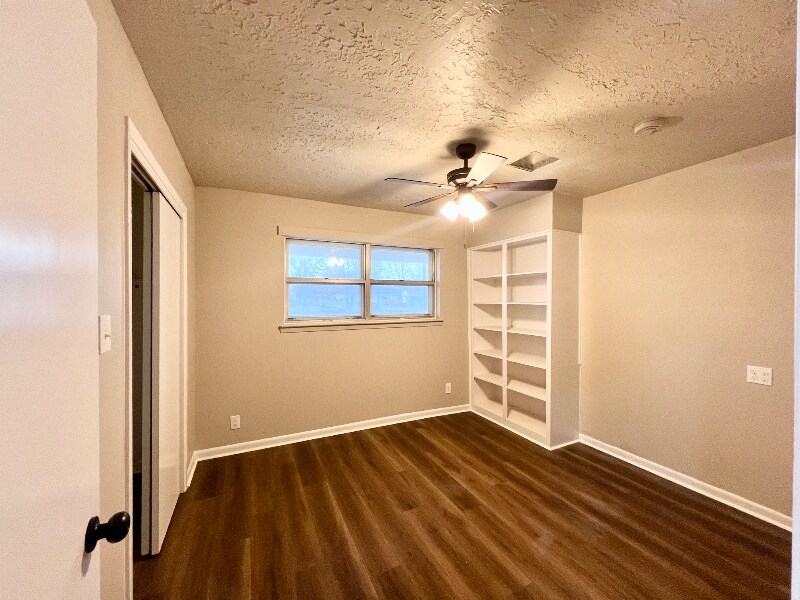 Building Photo - 506 Mary St