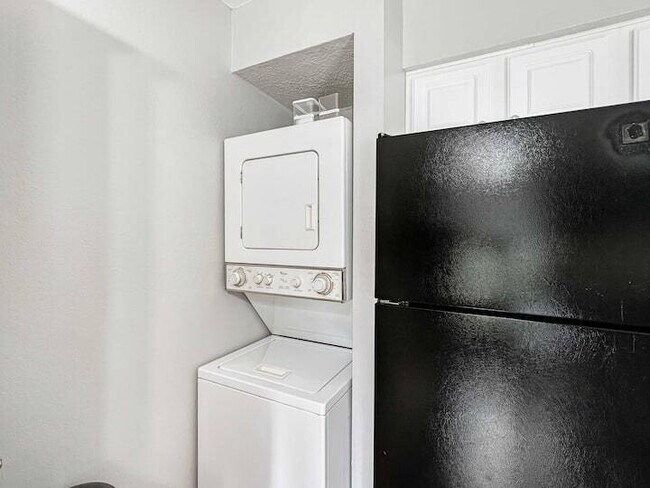 Building Photo - Adorable 1BR - Ground Entry Available FULLY FURNISHED