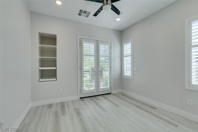 Building Photo - 11370 Merado Peak Dr