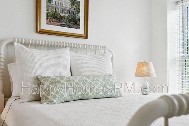 Building Photo - 728 S Shelmore Blvd