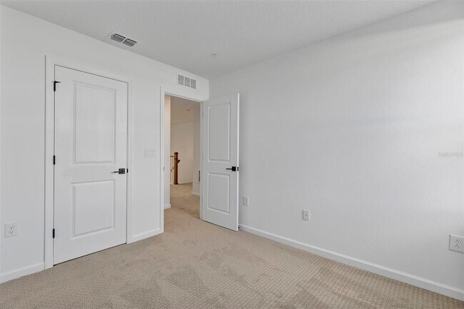 Building Photo - 1851 Pinecliff Dr