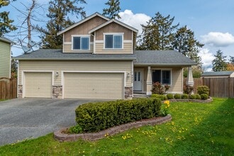 Building Photo - 3 Bedroom 2.5 Bath with 3 Car Garage