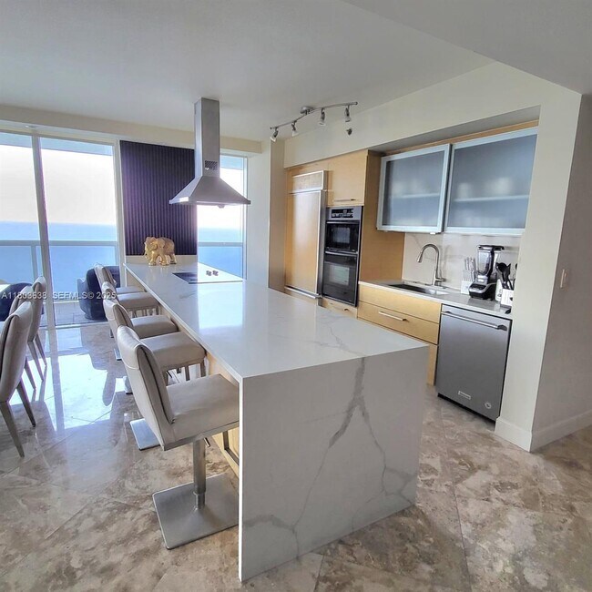 Building Photo - 1830 S Ocean Dr