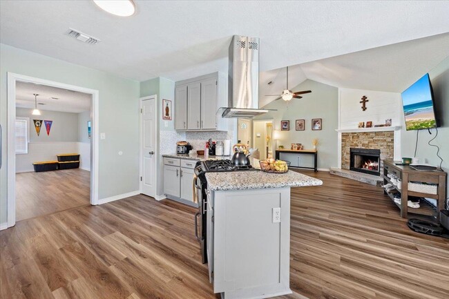 Building Photo - 8665 El Paseo St