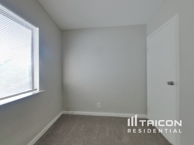 Building Photo - 1165 Buena Vista Ave