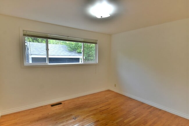 Building Photo - 4Bd/2.5Ba Edmonds House