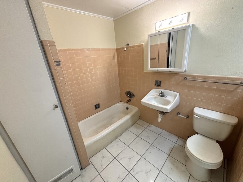 Building Photo - 100 Venita Dr