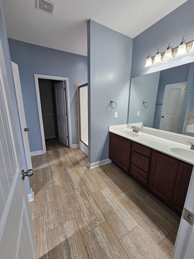 Building Photo - 4 Bedroom Home in Jacksonville