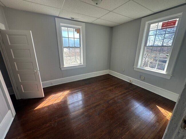 Building Photo - HANOVER DUPLEX
