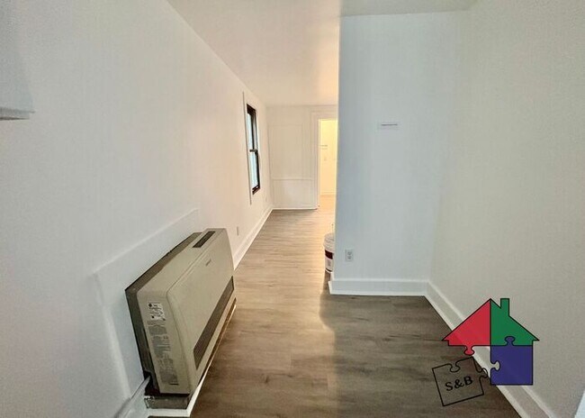 Building Photo - Freshly Renovated 2-Bedroom in Burlington's South End!
