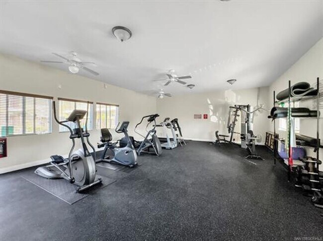 Building Photo - Light & Bright Condo in Normal Heights