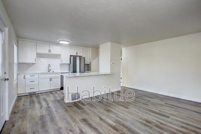 Building Photo - 1000 N 27th St