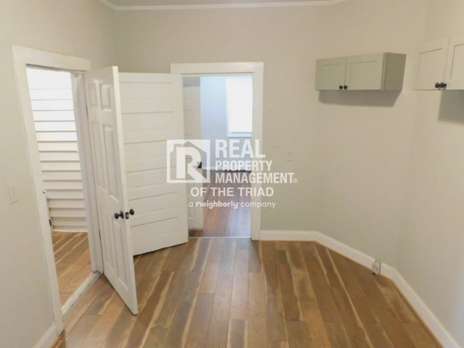 Building Photo - Move in special - Cozy 2 Bedroom/1 Bath Ho...