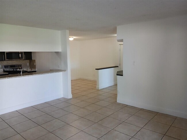 Building Photo - 10420 SW 158th Ct