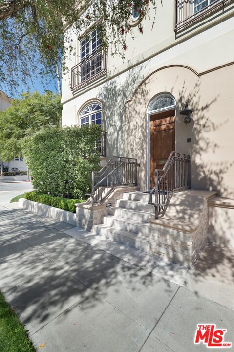 Building Photo - 202 N Crescent Dr