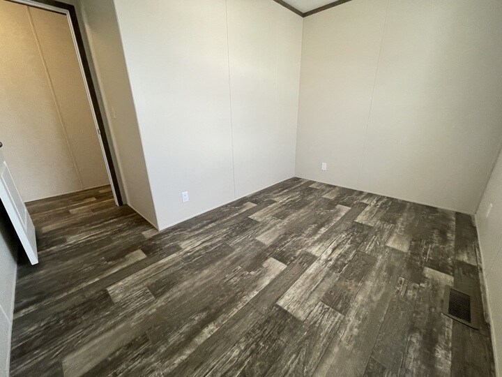 Building Photo - 16220 Frontenac Ave