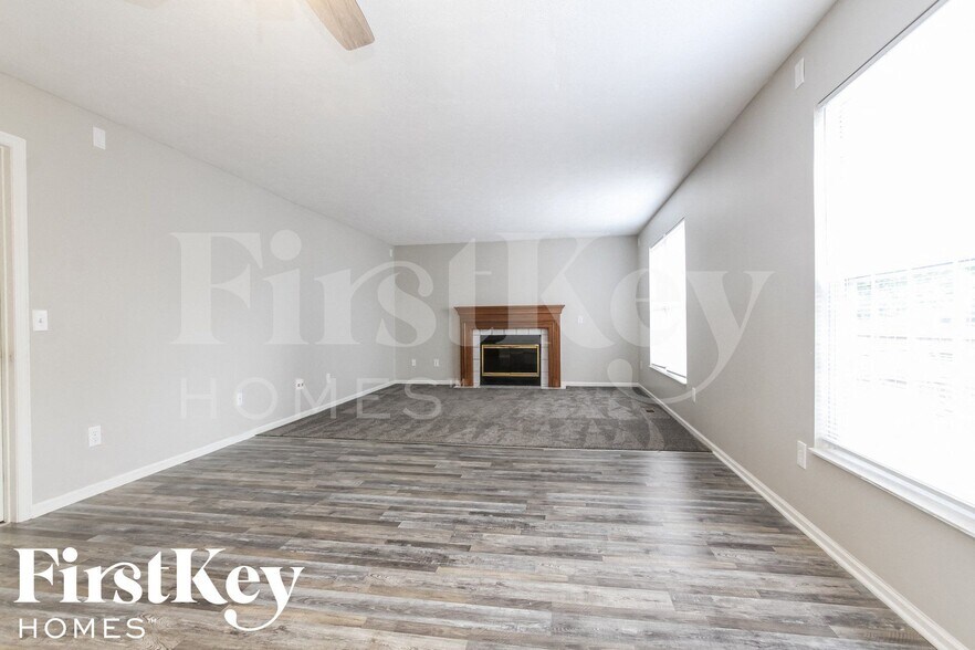 Building Photo - 7474 Carnation Ln