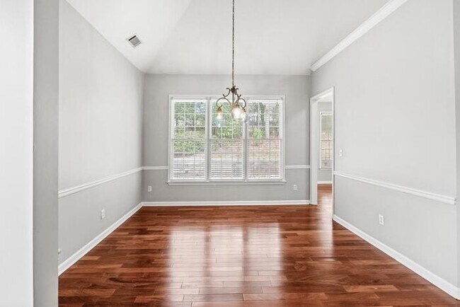 Building Photo - House 4 Beds 2 Baths