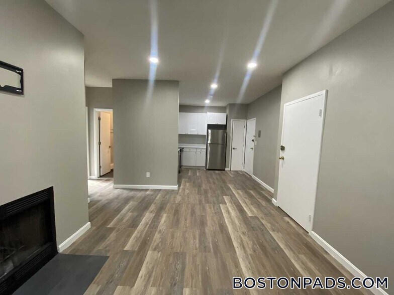 Building Photo - 50 Evergreen St