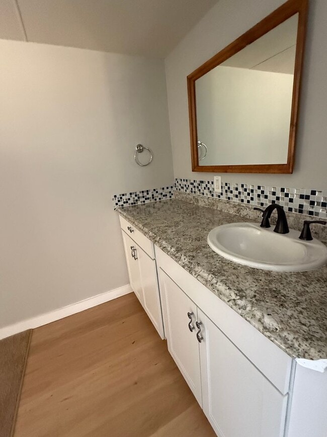 Building Photo - Newly Remodeled 3 Bedroom Home