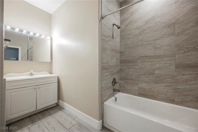 Building Photo - 138 Cam Capri