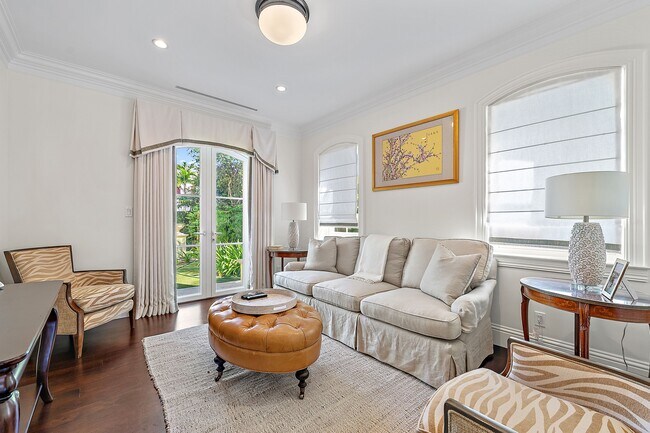 Building Photo - 210 Emerald Ln