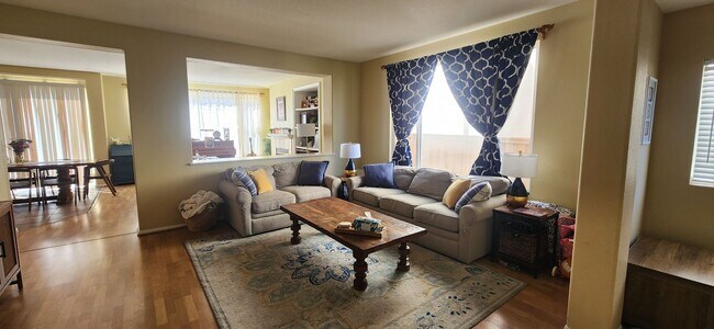 Building Photo - 4BD 2.5BA House with 2 Car Garage